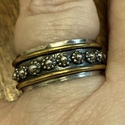 Sterling two-tone flower band ring size 8