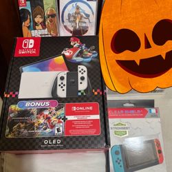 Nintendo Switch Mario Kart 8 OLED Bundle 