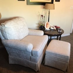 Like New Rocker Swivel Chair