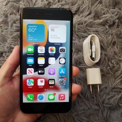 iPhone 7 Plus - UNLOCKED - Like New 