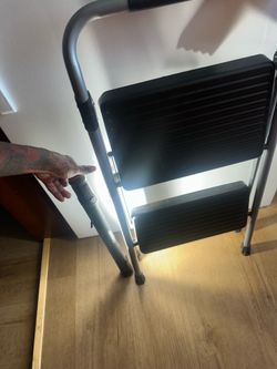 Husky light /2step ladder