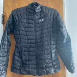 Women’s Small Mountain Hardwear Down Jacket