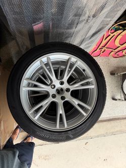 Complete set of 4 OEM Tesla Model Y 19” Gemini wheels with OEM aero covers Model Y 19” Gemini wheels with OEM Covers