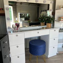 Makeup Vanity with 7 drawers BRAND NEW - DELIVERY