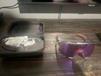100% glasses with case and clear lens