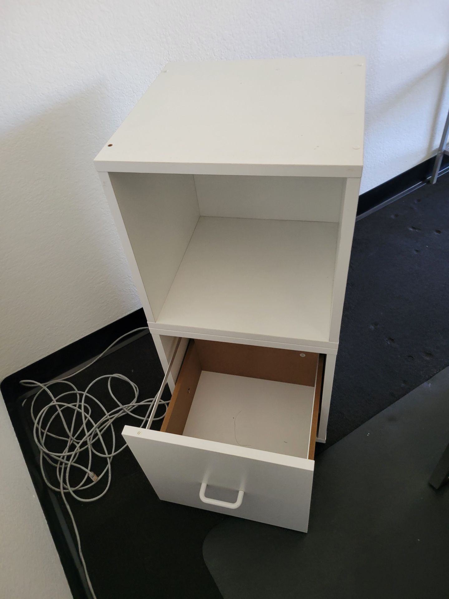 White 2 Cube Shelf W/Bottom Drawer