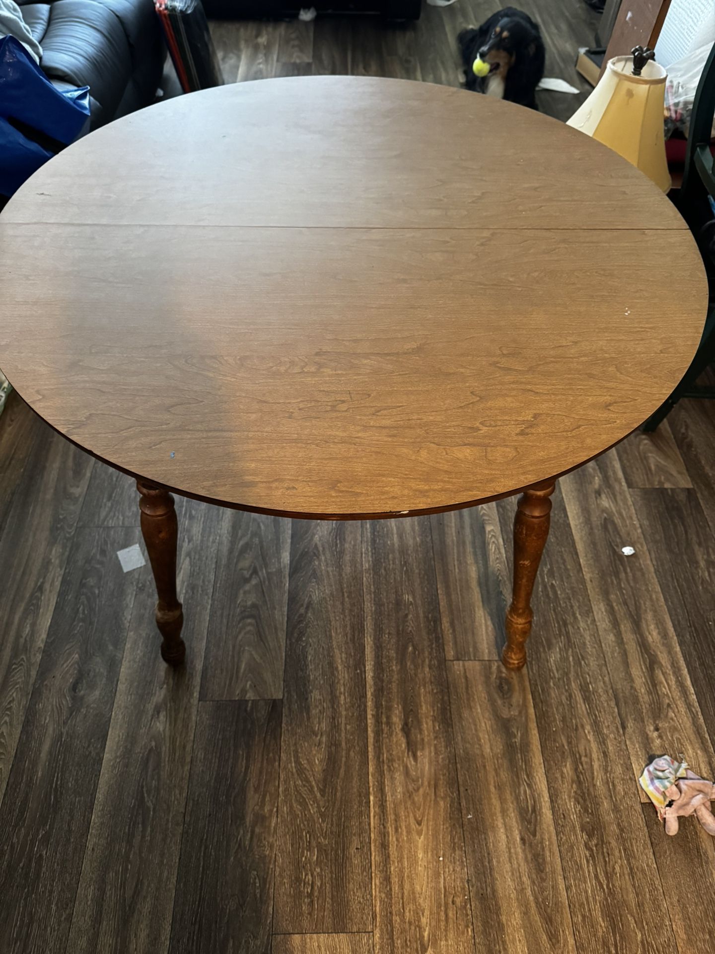 ROUND DINING ROOM TABLE