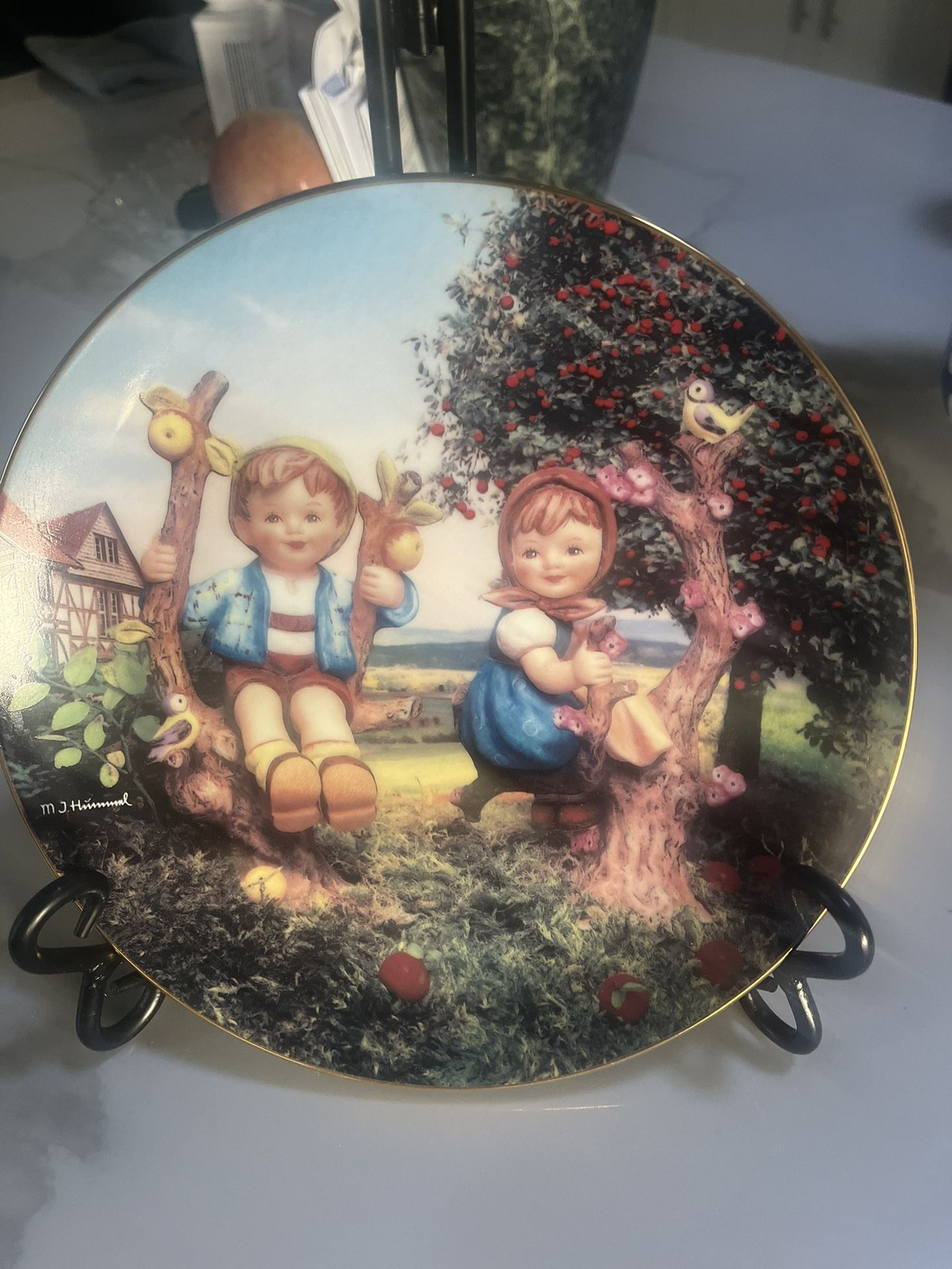 M.I. Hummel Collectors Plate