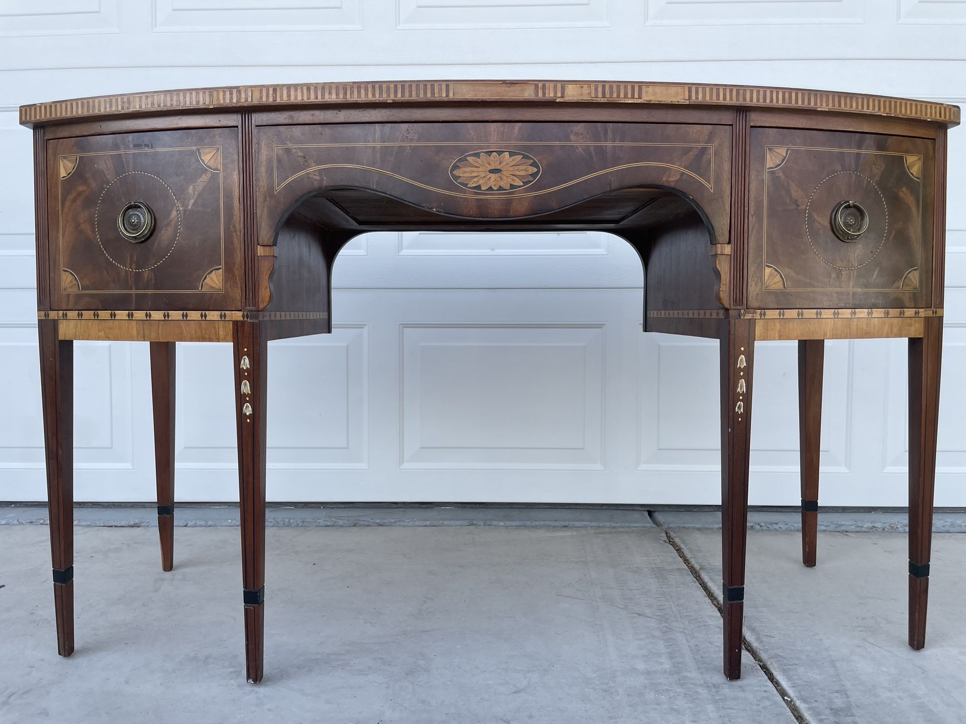 1926 Antique Sidetable, Royal Furniture made by Robert Irwin Co