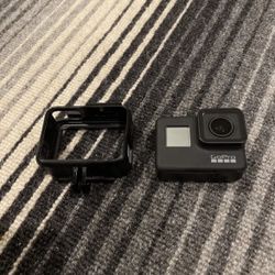 GoPro HERO7 Action Camera - Black - PRODUCT INCLUDES CAMERA, BATTERY, AND A CASE