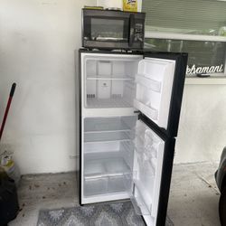 Refrigerator and Top Freezer