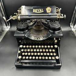 Vintage Royal 10 Typewriter 1923