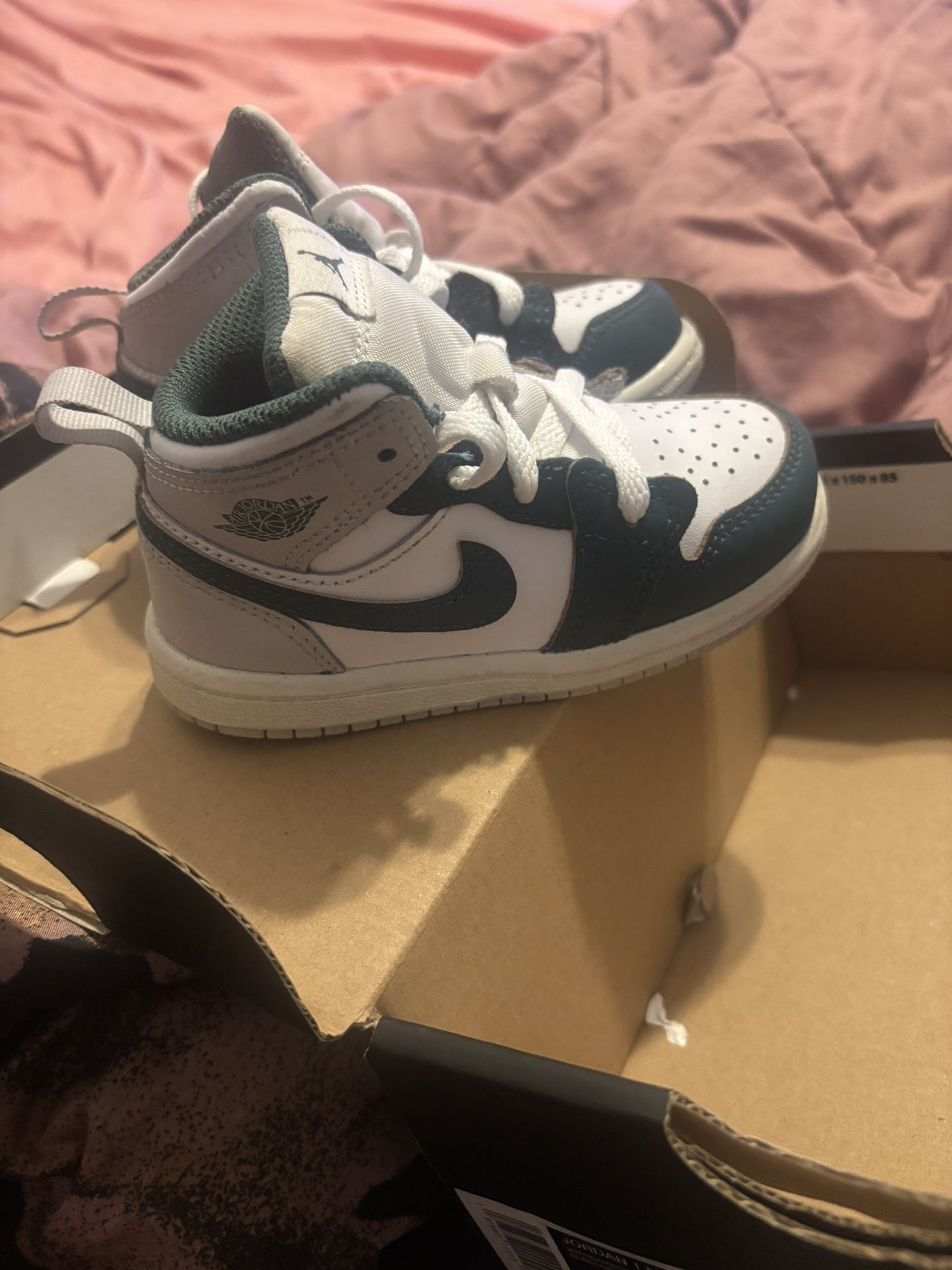 Jordan 1 Mid SE