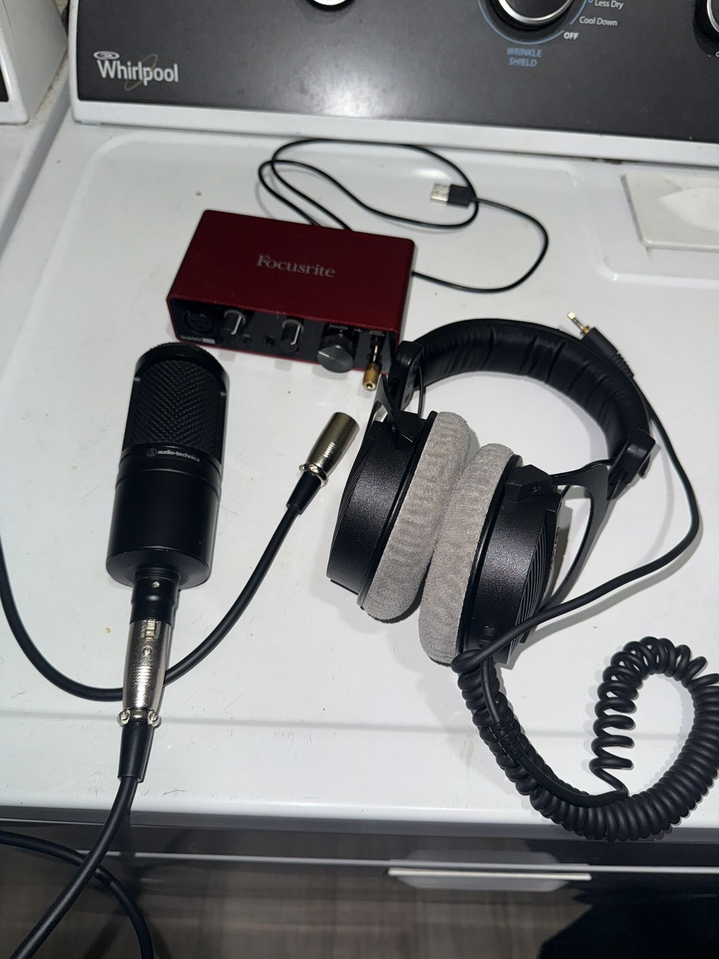 (Full studio setup) At2020 + Focusrite Solo Interface + Beyerdynamic Dt 990