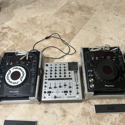 Pioneer CDJ 1000 X2 / Numark mixer / Road Runner Case