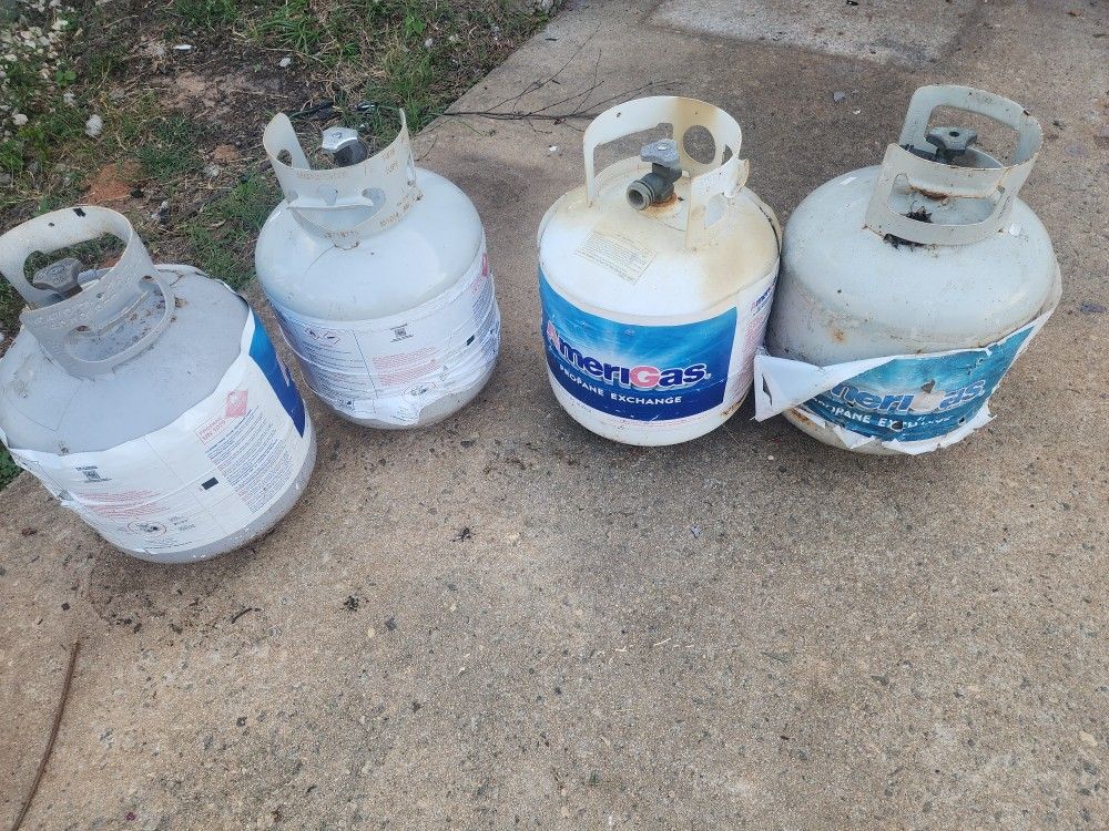 Propane Tanks – 20 lb (AmeriGas / Standard Size)
