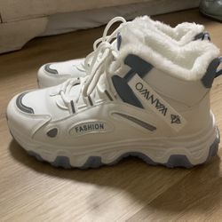 WANWO Womens Size 9.5  Winter Shoes/Ankle Boots- Worn Once