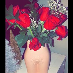 Modern body vase ‘female form’ plush pink (flowers not included)