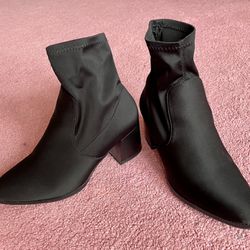 New boots. Fabric ankle. Size 7. Comfortable. 