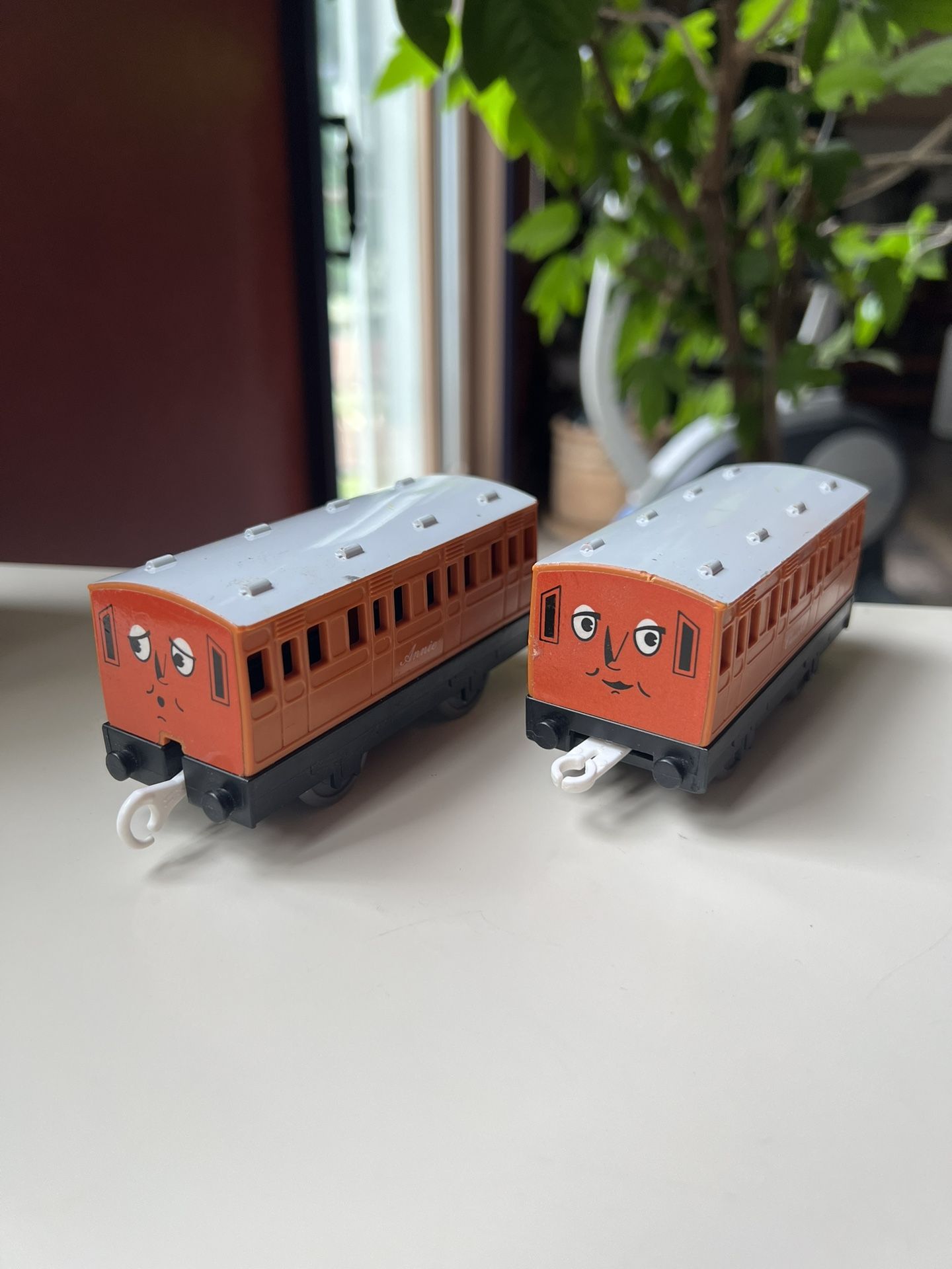 Annie & Clarabel Thomas & Friends Trackmaster Passenger Coaches TOMY 2002