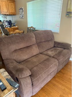 Dual recliner sofa