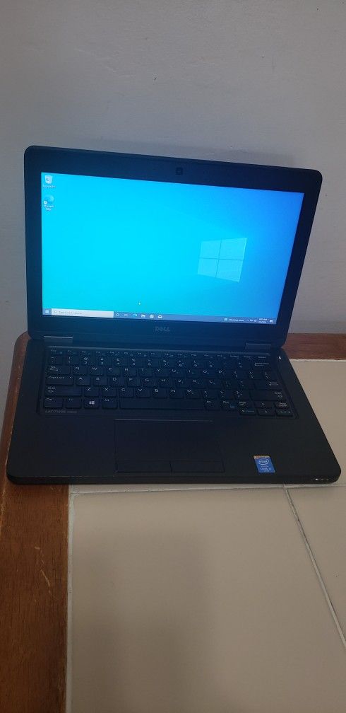 Dell Latitude E5250 Intel i5 2.40 Ghz 320 HD 8Gig Ram Webcam