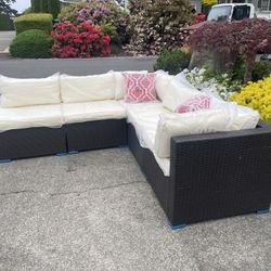OUTDOOR 5 PIECE PATIO SET BRAND NEW OUT OF BOX!!!