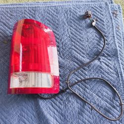 2007 - 2014 GMC Sierra Tail-light (RH/Passenger Side)