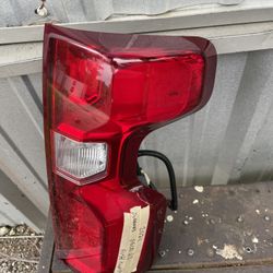 RIGHT SIDE TAIL LIGHT  LD. 2019-2023 CHEVROLET SILVERADO 