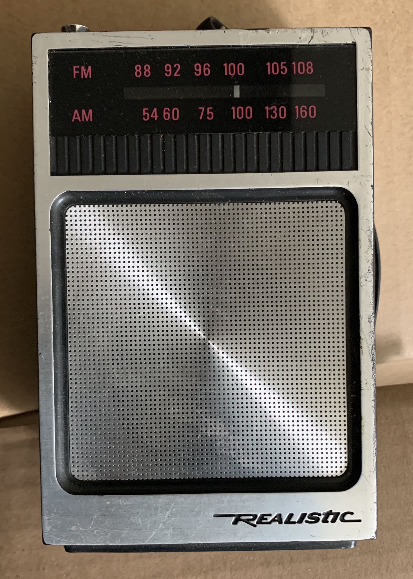 Realistic Rafio AM FM Model 12 710 DC 9V Pocket Size