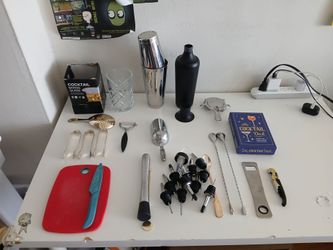First come first pick up!
All for Only 40 dollars (all cost 220 dollars).
Included 52 cocktails cards to learn how to make all the cocktails!!
Include