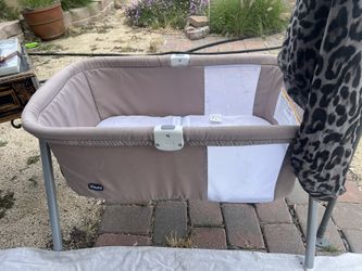 Bassinet And Table