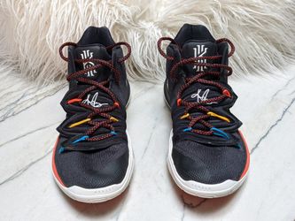Kyrie shop 4 friends