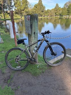Trek Marlin 5 Mountain Bike