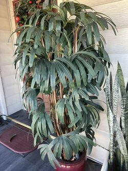BIG ARTIFICIAL PALM EXCELLENT CONDITION 
