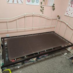 Vintage Twin Metal Daybed