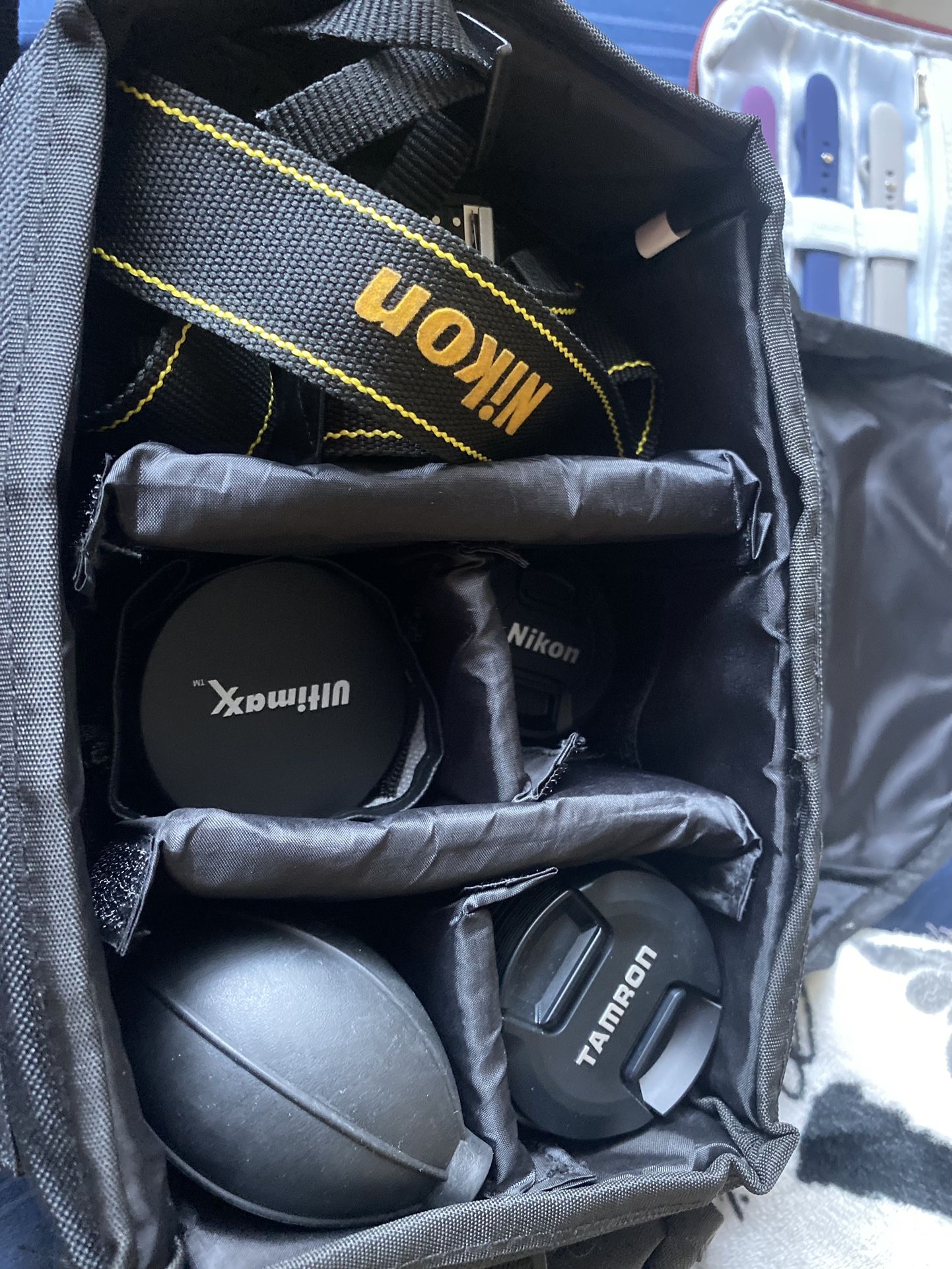 Nikon D5600 Cámara DSLR con 0.709-2.165 in VR y lentes de 2.756-11.811 in + tarjeta de 128 GB, trípode, flash y más (paquete de 20 piezas