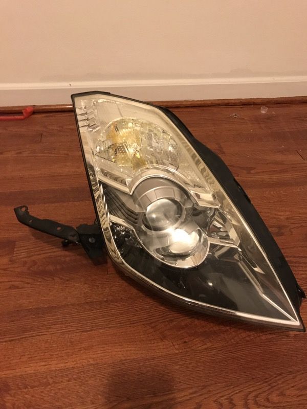 Nissan 350Z 2003-2008 Right Headlight HID