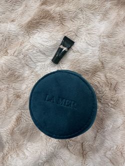 La Mer Travel Bag + Eye Serum Sample