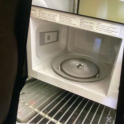 Microwave Like New In The Box Used Few Times Reduced Asking $50. Obo Today 