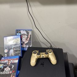 PS4 With 1 Controller And 4 Old Games AWESOME CONDITION 