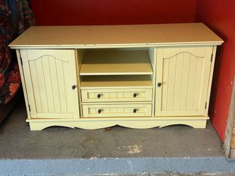 Entertainment center