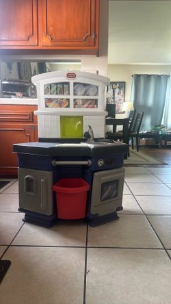 Play kitchen