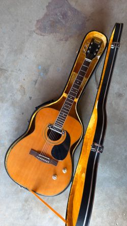 Fame acoustic guitar vintage Japanese 1970s with electronic pick ups