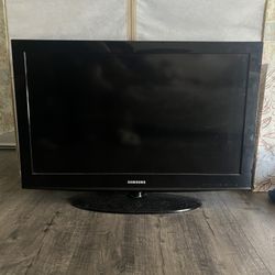 Samsung TV 32” 720p LCD