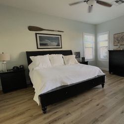 King Sleigh Bed-Beautiful! $400 OBO 