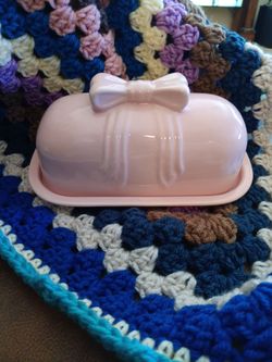 Paris Hilton London Collection Stoneware Bow Blush Pink Butter Dish.
