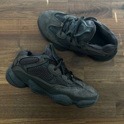 Size 5 Men’s/ 6.5 Women’s - adidas Yeezy 500 Low Utility Black