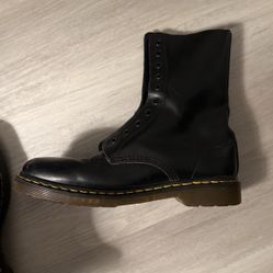 Men’s Dr. Martens Shoes Size 9