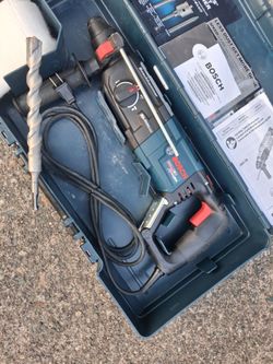 Bosch Bullxog Xstreme Max GBH2-2GL 8.5amp Roto Rotery Hammer Drill Almost New .with 7/8in bosch 4flutr bit. Pick up fremont sea. No lowball offers ple